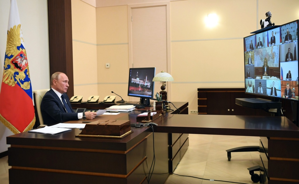 Завершение периода нерабочих дней: Владимир Путин в режиме видеоконференции провёл совещание о санитарно-эпидемиологической обстановке и новых мерах по поддержке граждан и экономики страны, 11 мая 2020 года. Фото: kremlin.ru
