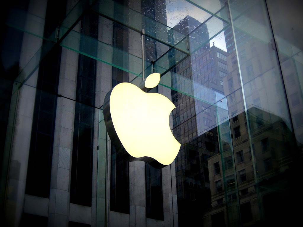 Apple ответила отказом на просьбу правительства США предоставить доступ к своим устройствам на постоянной основе. В компании отметили, что готовы к сотрудничеству, но только в рамках отдельных расследований. Фото: pixabay.com
