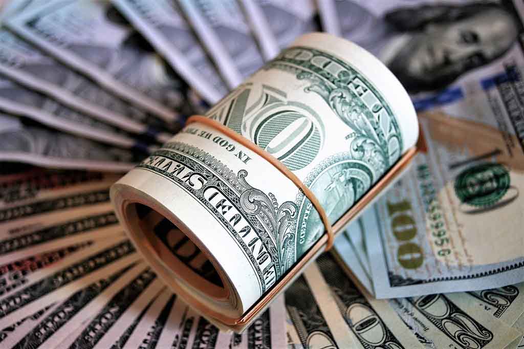 Экономика страны основана, в том числе, на суверенной валюте, но сам рубль строго привязан к доллару Федеральной резервной системы США. Именно поэтому мы говорим рубль, но подразумеваем доллар. Фото: pixabay.com