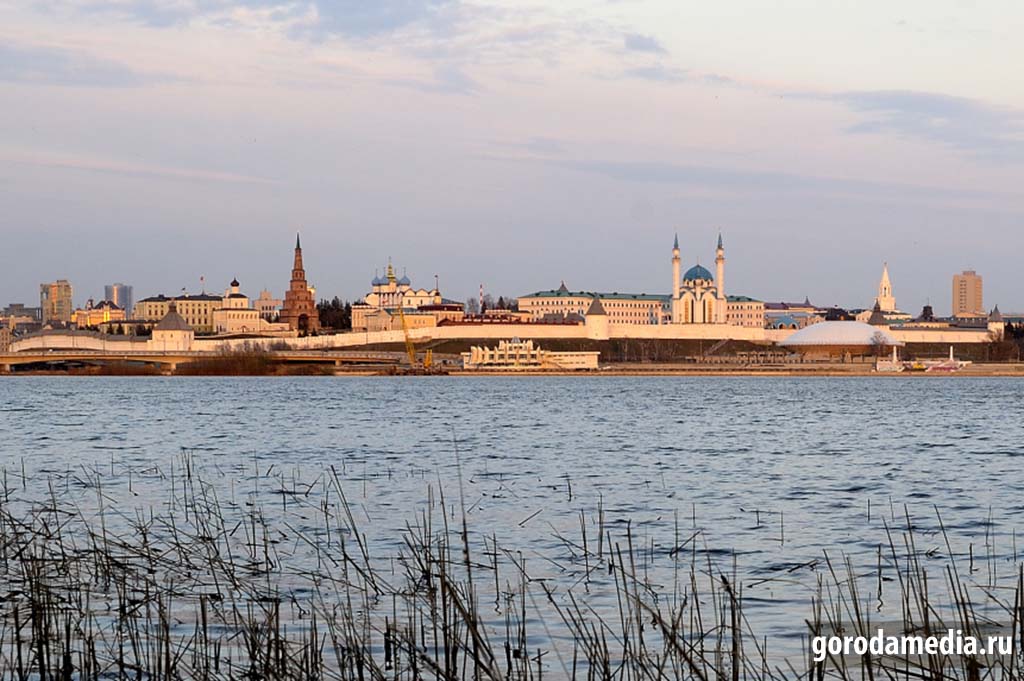 Вид на Казанский Кремль с набережной реки Казанки. Фото: agazeta.ru